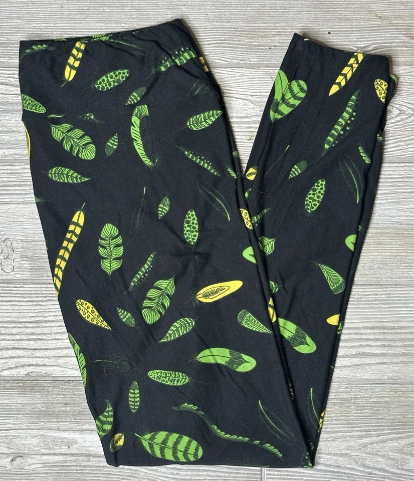 NOVA Leggings Lularoe TC Alta e Curvilínea Preta Penas e Folhas - Imagem 1 de 1