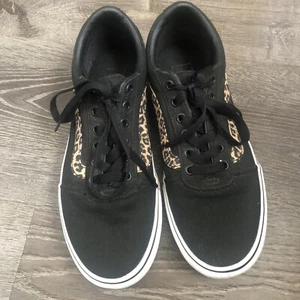 VANS Black Canvas Animal Print Lace Up Low Top Shoes Women’s Sz. 9 - Picture 1 of 5