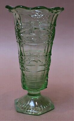 Beautiful Green Art Deco Depression Glass Vase • 20.13€