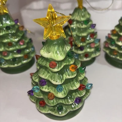 Juego de 4 adornos electrónicos iluminados Mr. Christmas ÁRBOL DE CERÁMICA verde Foto 1 de 4