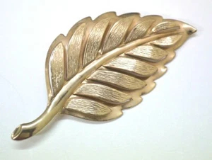 Fern Leaf Brooch Pin Gold Tone Fashion Jewelry Lapel Hat Bag Gear - Picture 1 of 2