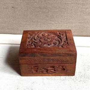 Vintage Small 3' x 2.5" Hinged Carved Floral Wood Box Rings Trinkets - Picture 1 of 4