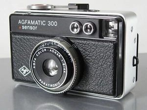 Agfamatic 300 Sensor CdS Metered 126 Camera and Case - Near Mint Condition - Picture 1 of 5