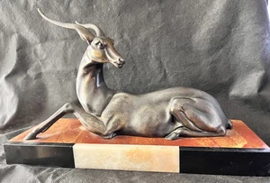 Scultura Art Decò in metallo bronzato di antilope stambecco (32x11 cm) base in pietra e marmo - Foto 1 di 11