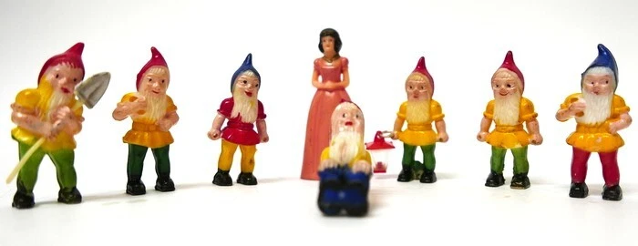 Винтажный пластиковый топпер для торта на день рождения Snow White & Seven Dwarfs Гонконг - Изображение 1 из 4