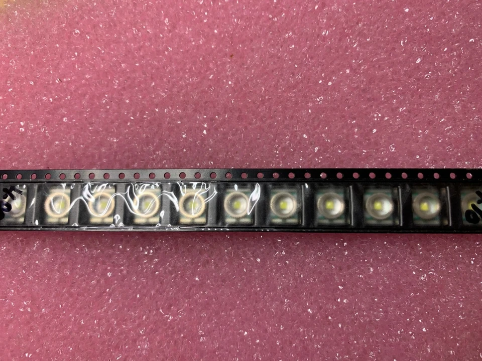 100Pcs  x  CREE   XREWHT-L1-0000-00D01 - Image 1 of 1