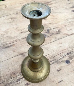 SINGLE VINTAGE VICTORIAN ENGLISH BRASS TRADITIONAL CANDLESTICK - NEEDS POLISHING - Picture 1 of 4