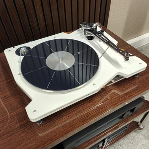Vertere DG-1S Turntable in White - UK Vertere Dealer - Warranty Inc. (See Below) - Picture 1 of 13