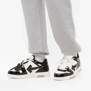 Off-White OUT OF OFFICE OOO Low Tops “Patent Black White” - Bild 1 von 13