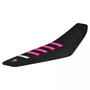 2024 - KTM SX 50 Seat Cover By Enjoy MFG all BLACK with PINK ribs #422 - Foto 1 di 5