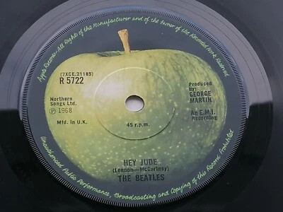 THE BEATLES   HEY JUDE -REVOLUTION UK  45   APPLE RECORD  R5722   1972 PRESS - Image 1 of 4