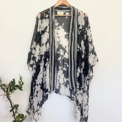 Cárdigan abierto Anthropologie Elevenses 100 % seda floral azul crema kimono cuadrado Foto 1 de 4