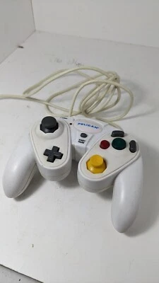 GameStop Pelican G3 Wired Turbo Controller for Nintendo GameCube White (Z24) - Image 1 of 3