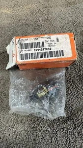 International 1694297C91 OEM Switch - Bild 1 von 2