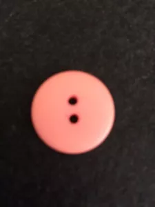 25 NUOVI BOTTONI 3/4 POLLICI ROTONDI ROSA FINITURA OPACA 2 FORI DA CUCIRE ATTRAVERSO. - Foto 1 di 5