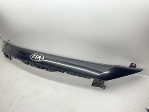 Parachoques Kia Sedona 15-18 moldeado parrilla superior emblema OEM 86585-A9000 NEGRO - Imagen 1 de 9