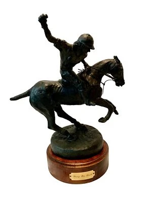 Escultura de resina fundida J T Burnell Jr 1992 para jockey roto daños en el brazo Foto 1 de 4