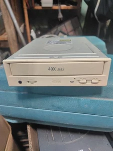 LG CD-ROM CD Drive CRD-8400B 1.00 March 1999 40X MAX 40-pin IDE ATA vintage - Zdjęcie 1 z 3