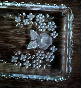 Stollenplatte Kuchen- Servierplatte Glas mit Rosenblüten,  rechteckig Vintage  - Bild 1 von 10