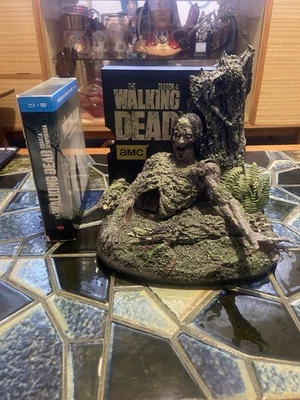 THE WALKING DEAD Tree Walker Zombie Statue + Season 4 Blu Ray +Dvd Combo 2014 - Image 1 of 4