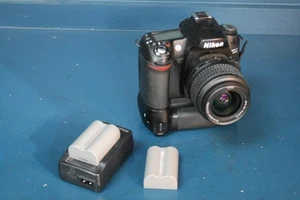 Nikon D80 DSLR Kamera mit 4x Akkugriff und Ladegerät Err Ersatzteile & Reparaturen - Bild 1 von 14