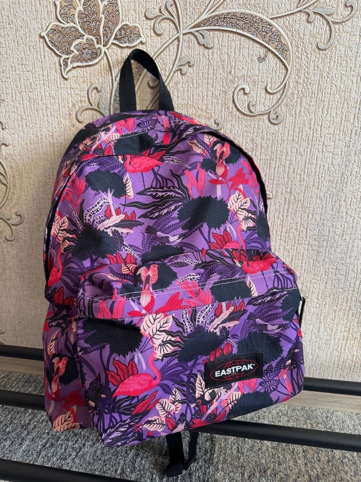Mochila Eastpak — 24L — estampa flamingo selva roxa/rosa — poliamida - Imagem 1 de 4