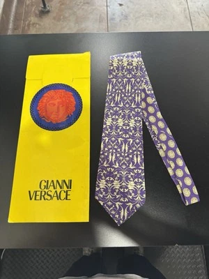 Corbata Gianni Versace 100 % seda vintage nueva cabeza de Medusa nueva Foto 1 de 4