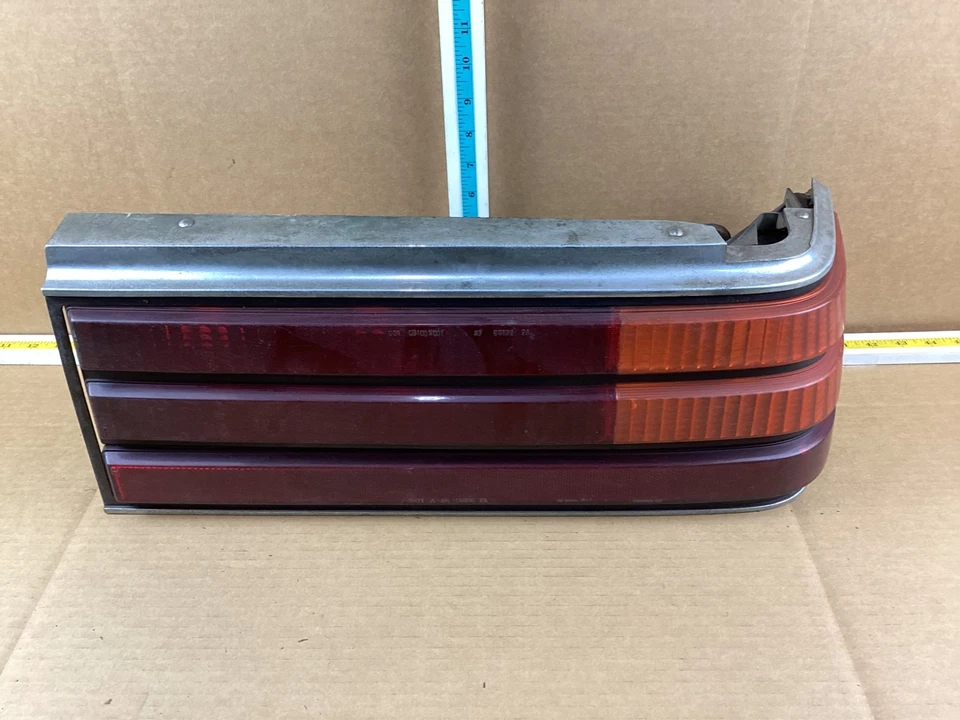 Conjunto de luces traseras laterales derecho para pasajero Pontiac 6000 1984-1988 16506264 Foto 1 de 4