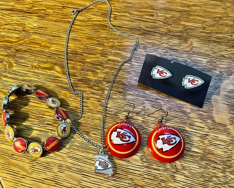 NFL Jewelery KANSAS CITY CHIEFS Stretch Bracelet Pendant Necklace & Earrings Lot Cover