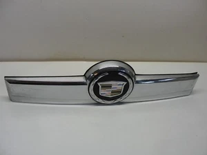 2007 08 09 10 11- 2014 CADILLAC ESCALADE TRUNK TAIL GATE MOULDING TRIM W/ LIGHTS - Picture 1 of 5