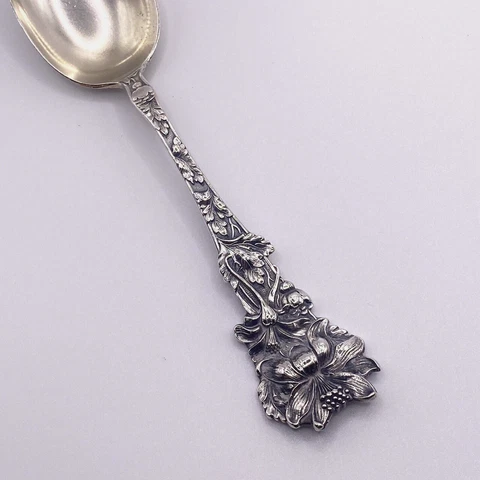Antique MANCHESTER MFG CO 1904 - 1914 STERLING SILVER SPOON Detailed Flower Cover