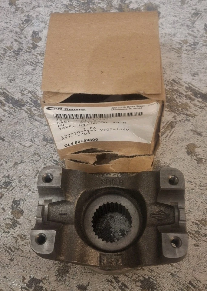 Diferencial de entrada de yugo articulación universal AM General Spicer 5717032 12460374 Foto 1 de 4