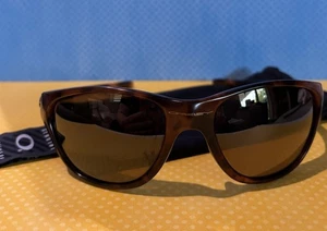 Vintage 90’s Oakley  “New Frogskins”  Tortoise Frame Good Lens. Straight - Picture 1 of 16