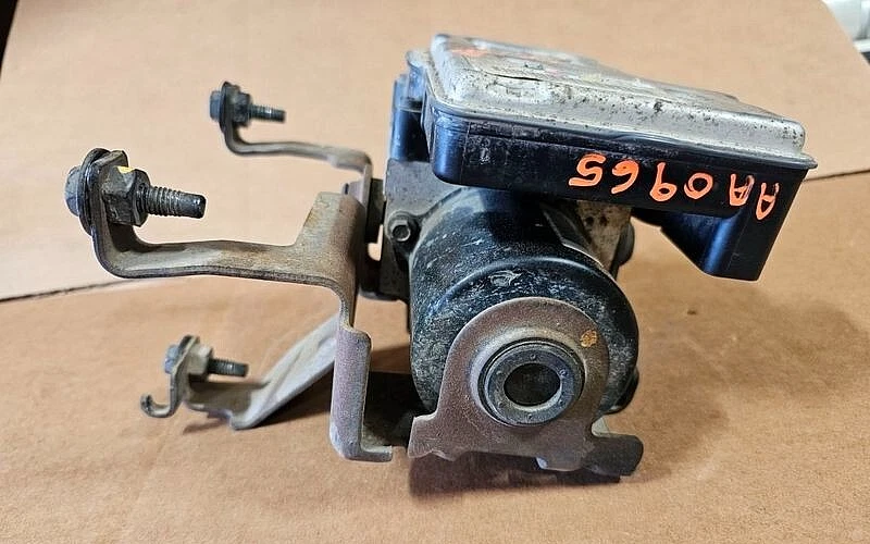 Conjunto de bomba de freno antibloqueo ABS Avalanche Silverado Sierra Tahoe 2500 2003-2005 Foto 1 de 4