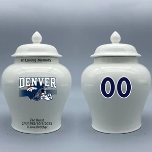 Mittelgroße Keramikurne für Denver Broncos Fußballmotiv, Wunschtext & Nummer - Bild 1 von 5