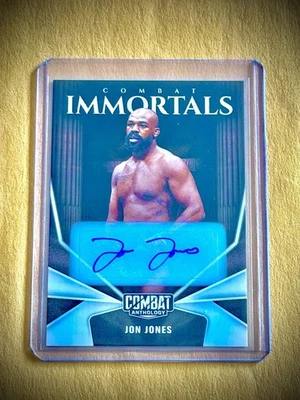 ДЖОН ДЖОНС АВТО 2025 Боевая Антология Бессмертные Автограф Кости - Изображение 1 из 2