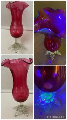 Jarrón trompeta antiguo Stourbrige Inglaterra arándano con volantes base con patas de uranio Foto 1 de 4