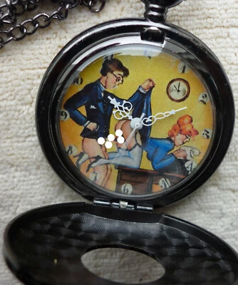 Sprungdeckel Taschenuhr Antik Style - Zifferblatt mit Erotik Motiv + Uhrenkette - Bild 1 von 3