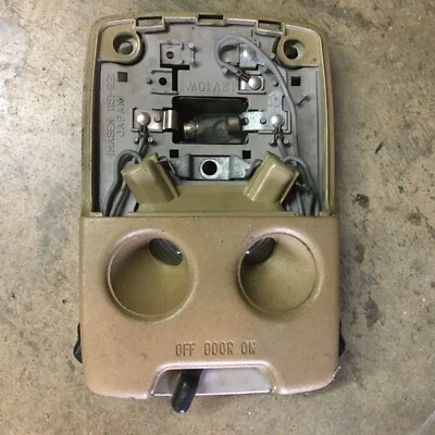 83 84 85 86 87 88 89 90 91 1989 道奇 RAIDER MONTERO PAJERO 圆顶灯带挡板 — 第 1/4 张图片