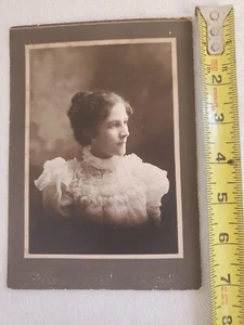 1898 Antique Pretty Woman Cabinet Photo Card Kurz Cherry Street Green Bay WI  - Picture 1 of 4