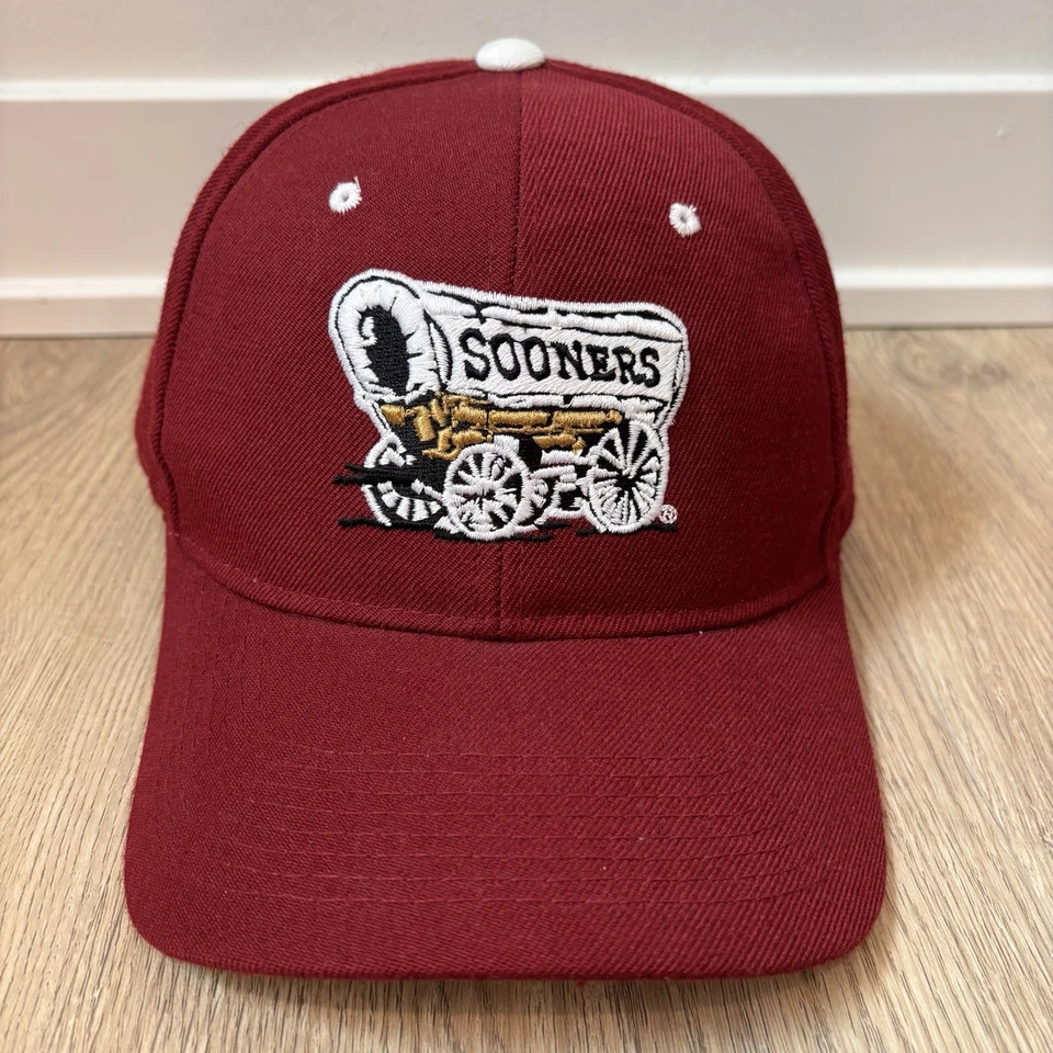 Zephyr De Colección Para Hombre Oklahoma Sooners Vagón Mezcla de Lana Sombrero Ajustado Carmesí Talla 7 1/4 Foto 1 de 4