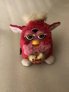 FURBY VALENTINE’S DAY 1999 rose je t’aime modèle 70-888 limitée fonctionne avec étiquettes - Photo 1/7
