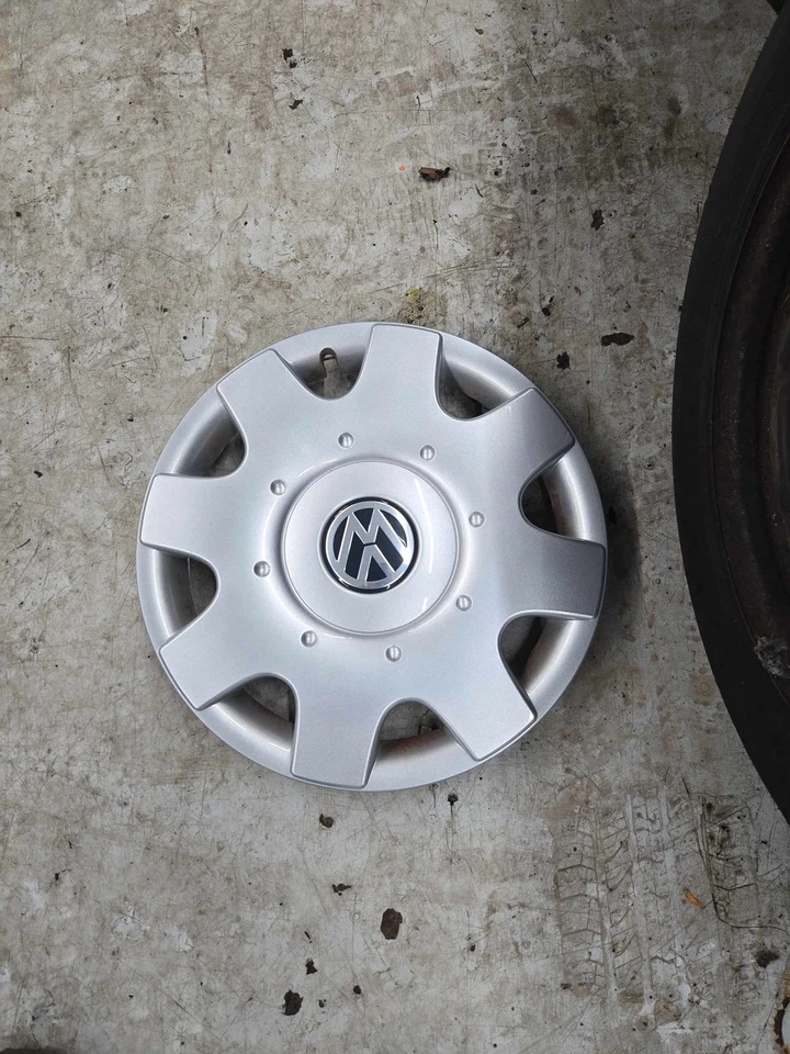 Б/у крышка колеса подходит: 2001 Volkswagen Beetle 16`` хром класса A - Изображение 1 из 4