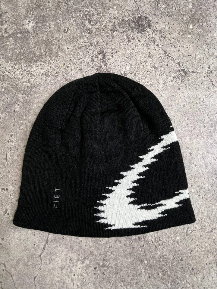 Vintage Oakley Knit Beanie Black White — Icon Logo Winter Hat — Streetwear - Image 1 of 4