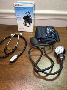 Monitor de presión arterial manual CVS Health manguito medio 8,7-12,6" con estetoscopio - Imagen 1 de 7