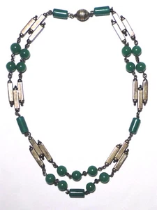 Splendida COLLANA MODERNISTA ART DECO ARGENTO STERLING 925 VETRO GIADA barra/perline - Foto 1 di 4