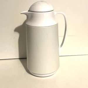 Vintage White Crown Corning Thermique Insulated Pitcher 1 Qt Hot or Cold - Picture 1 of 1