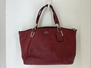 Borsa a tracolla media Coach Kelsey F3494 in pelle rossa con ciottoli - Foto 1 di 4