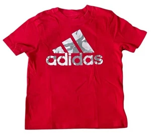 Adidas Boys Red Tee Size 5 Camo Logo - Picture 1 of 3