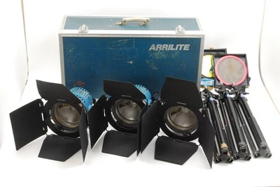 Arri Arrilite 1000 AL1000 Tungsten Studio Light Kit w/ Case & Tripod Open Face - Image 1 of 4